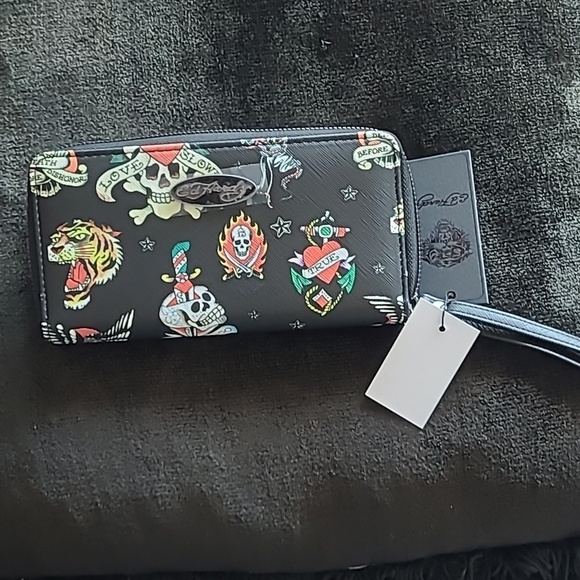 Ed HardyWomens Skull&Heart,TigerTattooPrint Black Zip Around Wristlet Wattet Nwt - Picture 6 of 6